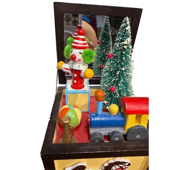 Holliday Themed Vintage Dancing Clown Wooden Music Box With Christmas Tree And T - Picture 3 of 10
